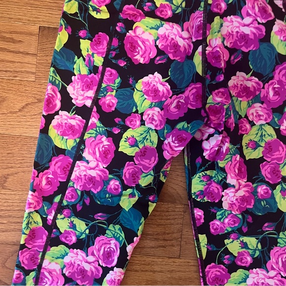 🎉rare🎉Betsey Johnson Performance floral print black athletic leggings - Picture 7 of 10
